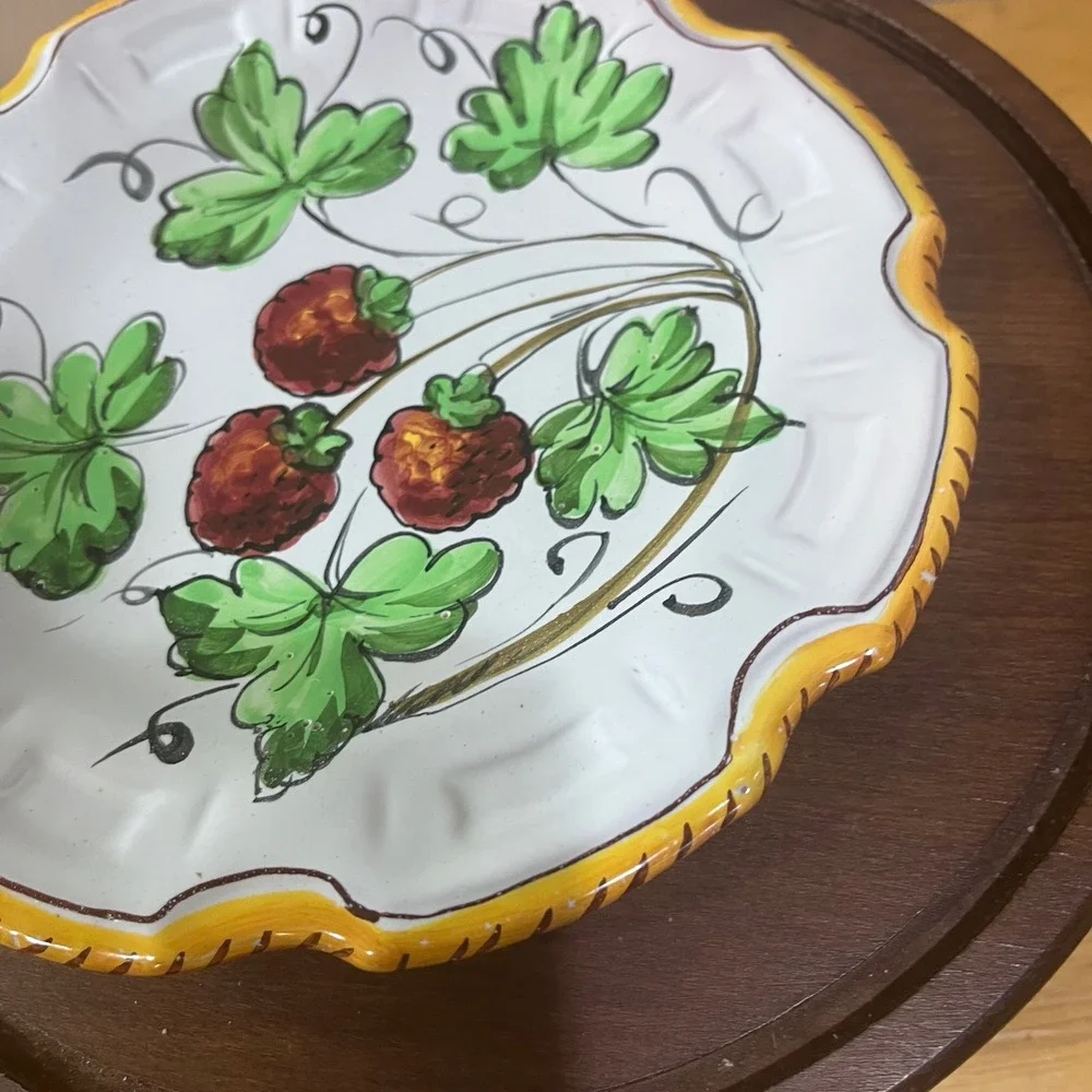 Vtg Italy 25/T Hand Painted Raspberry Majolica Ceramic Scalloped Plate 8.5